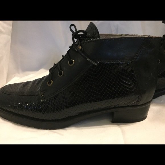 Black leather shoes - Picture 2 of 4